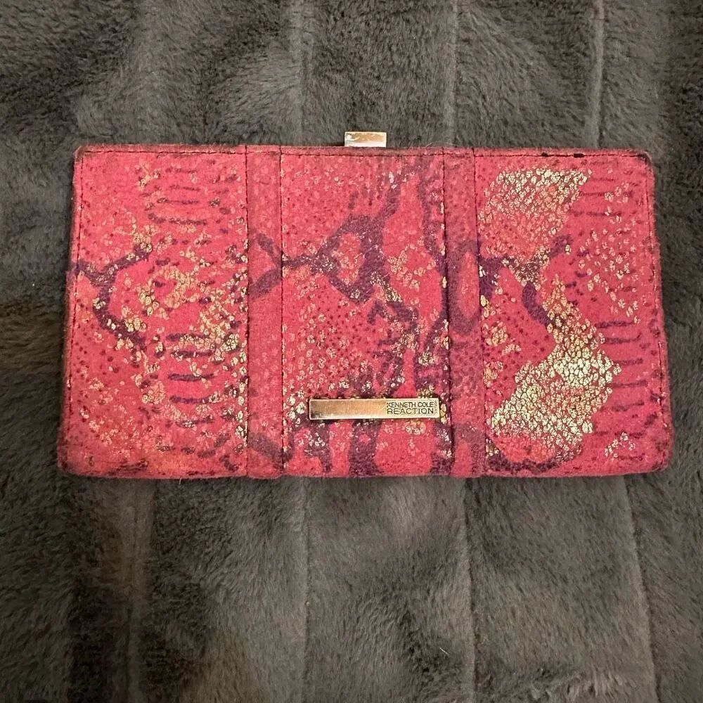 Kenneth Cole Reaction pink purple wallet
